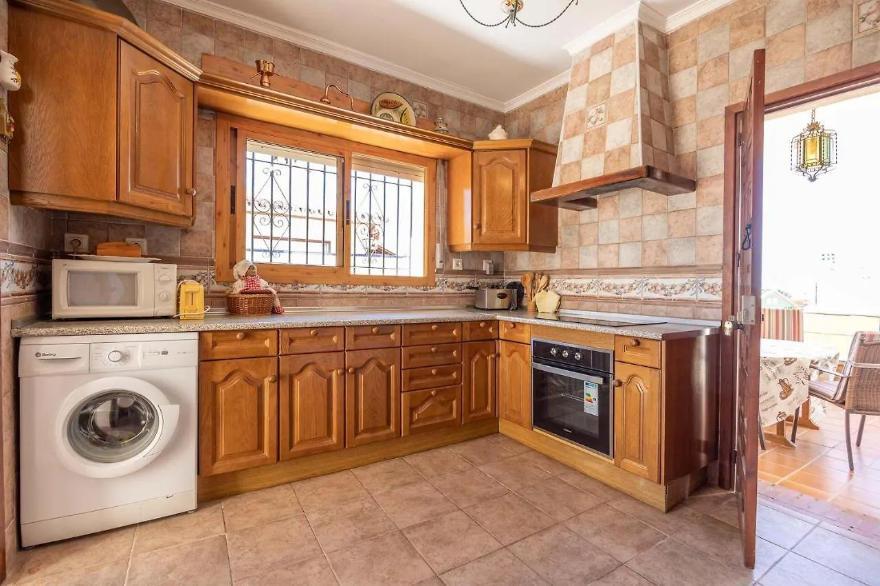 Villa De Alquiler Vacacional En Nerja Calle Solana 0*,  Spagna